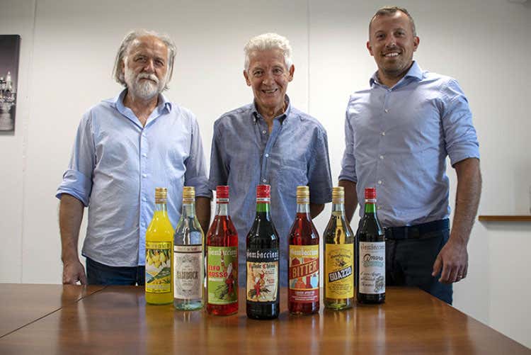 Corrado Corradini, Leonardo Gambacciani e Marco Corradini (Gambacciani torna sul mercato In produzione anche storica China) Corrado Corradini, Leonardo Gambacciani e Marco Corradini (Gambacciani torna sul mercato In produzione anche storica China)