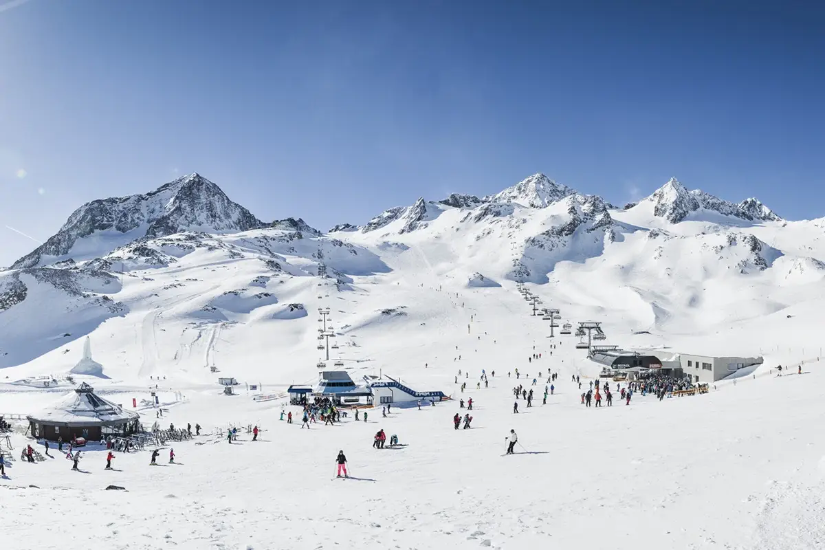 Ghiacciaio dello Stubai. Foto: Andre Schoenherr Perch&eacute; aspettare l&rsquo;inverno! Riapre Il ghiacciaio sciabile pi&ugrave; grande dell&rsquo;Austria