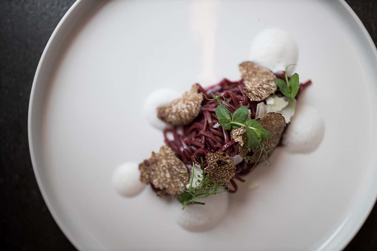 Gander Radael dell’Alpin & Relax Hotel Das Gerstl suggerisce le Tagliatelle al vino fatte in casa Belvita Leading Wellnesshotels, in Alto Adige food experience e giovani cuochi Gander Radael dell’Alpin & Relax Hotel Das Gerstl suggerisce le Tagliatelle al vino fatte in casa Belvita Leading Wellnesshotels, in Alto Adige food experience e giovani cuochi