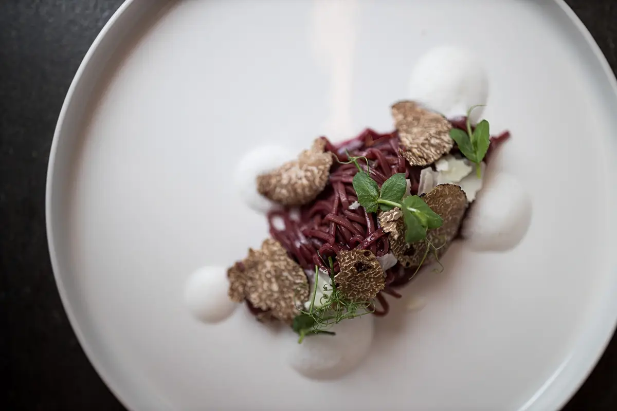 Gander Radael dell&rsquo;Alpin &amp; Relax Hotel Das Gerstl suggerisce le Tagliatelle al vino fatte in casa Belvita Leading Wellnesshotels, in Alto Adige food experience e giovani cuochi
