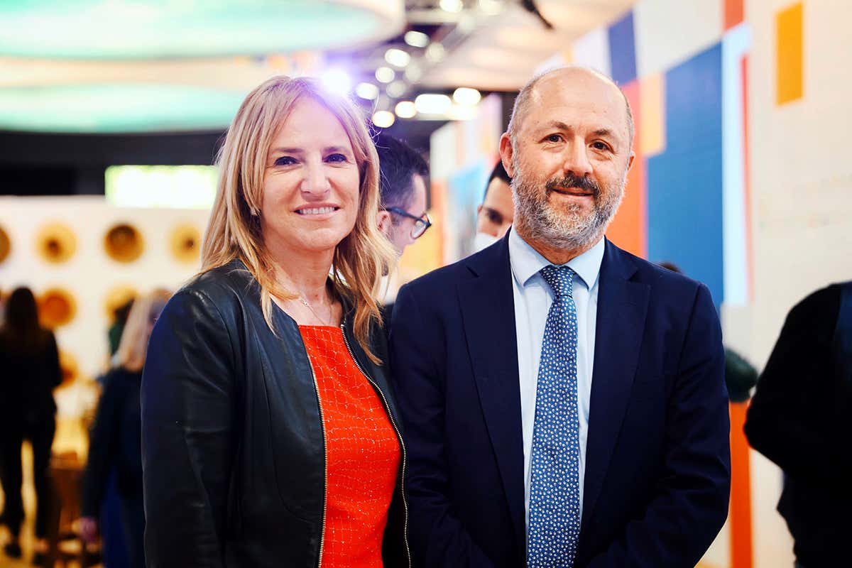 Roberta Garibaldi e Tinny Andreatta Accordo Enit-Netflix: i film e le serie TV calamite per turisti Roberta Garibaldi e Tinny Andreatta Accordo Enit-Netflix: i film e le serie TV calamite per turisti