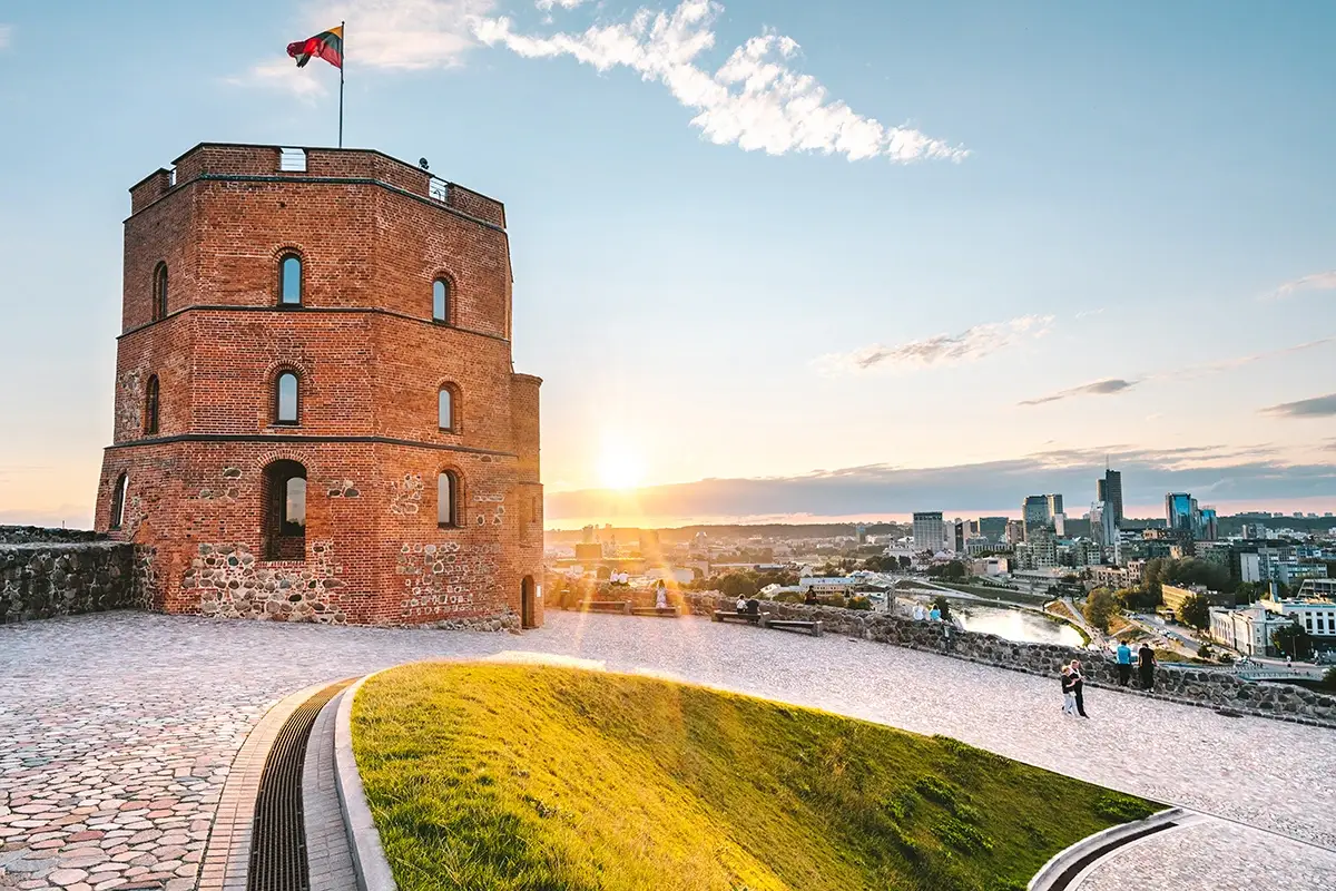 Torre di Gediminas a Vilnius. Andrius Aleksandravicius Scopri la magia della Lituania, con 10mila pernottamenti in omaggio