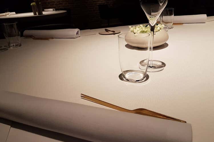 La mise en place, essenziale ed elegante - Gellius, i menu delivery per le feste Dai Tortellini ai piatti vegetariani