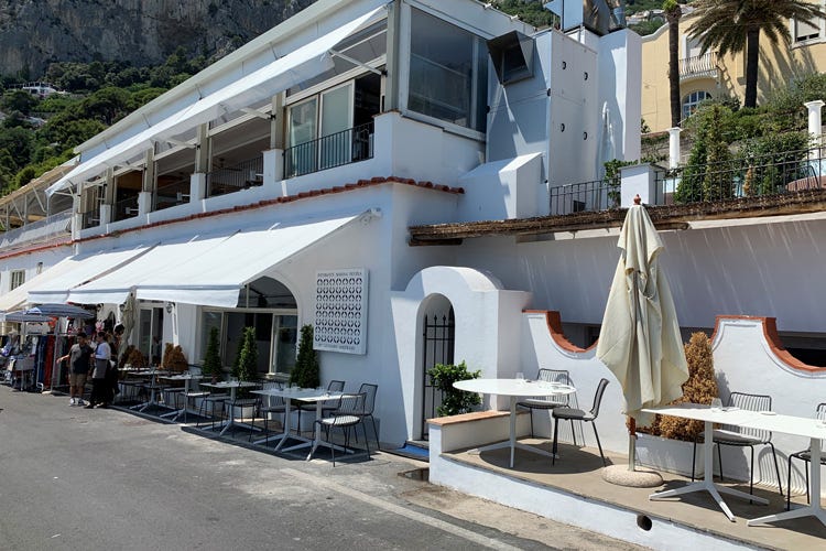 Il ristorante sull'isola di Capri (Gennaro Amitrano raddoppia A Capri il nuovo Marina Piccola)