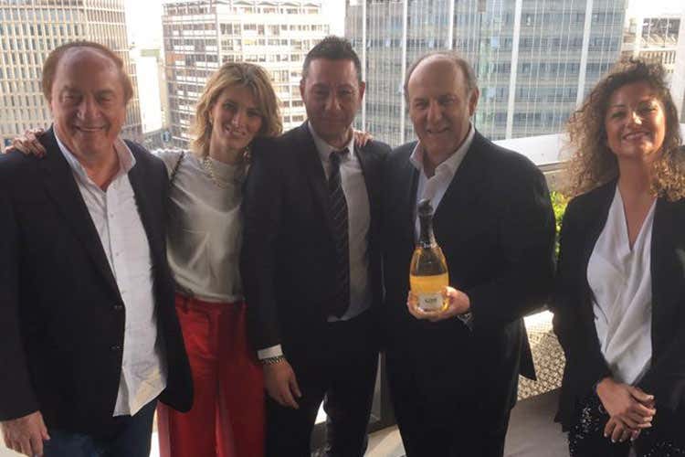 (Gerry Scotti promuove l'Oltrepò Pavese Firma il nuovo Metodo Classico Giorgi) (Gerry Scotti promuove l'Oltrepò Pavese Firma il nuovo Metodo Classico Giorgi)