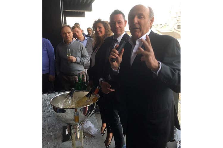 (Gerry Scotti promuove l'Oltrepò Pavese Firma il nuovo Metodo Classico Giorgi) (Gerry Scotti promuove l'Oltrepò Pavese Firma il nuovo Metodo Classico Giorgi)