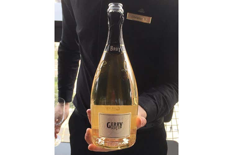 (Gerry Scotti promuove l'Oltrepò Pavese Firma il nuovo Metodo Classico Giorgi) (Gerry Scotti promuove l'Oltrepò Pavese Firma il nuovo Metodo Classico Giorgi)