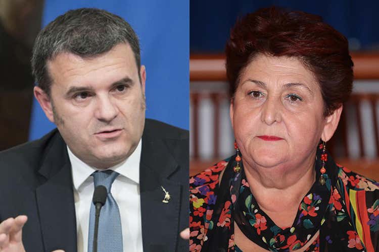 Gian Marco Centinaio e Teresa Bellanova - Centinaio: Bellanova sfrutta il vino per fare campagna elettorale Gian Marco Centinaio e Teresa Bellanova - Centinaio: Bellanova sfrutta il vino per fare campagna elettorale