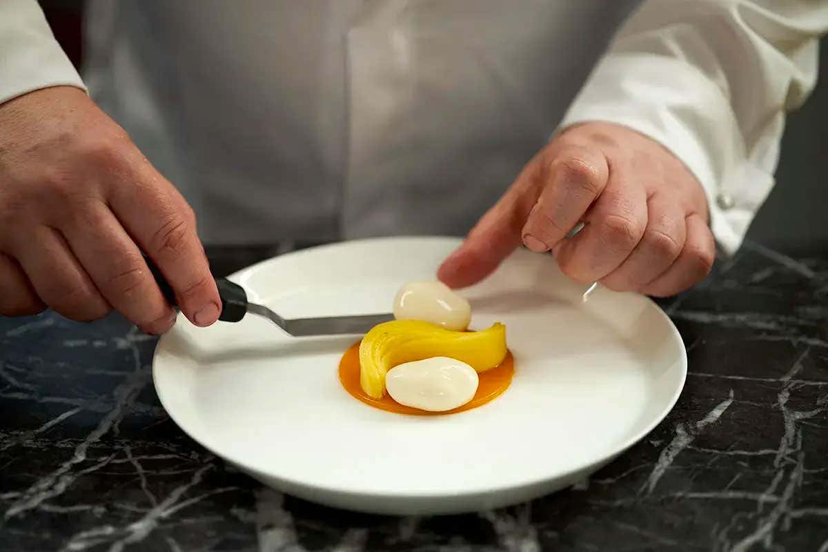 Gianluca Fusto: «La pasticceria del 2025 non è più solo zucchero, è emozione» Gianluca Fusto: «La pasticceria del 2025 non è più solo zucchero, è emozione»