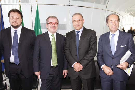 da sinistra: Gianni Fava, Roberto Maroni, Francesco Bettoni e Ettore Riello (foto: Filippo Nardo Ennevi) da sinistra: Gianni Fava, Roberto Maroni, Francesco Bettoni e Ettore Riello (foto: Filippo Nardo Ennevi)
