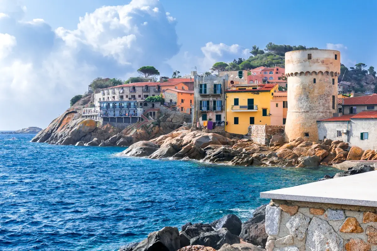 Il piccolo borgo marinaro Giglio Porto 