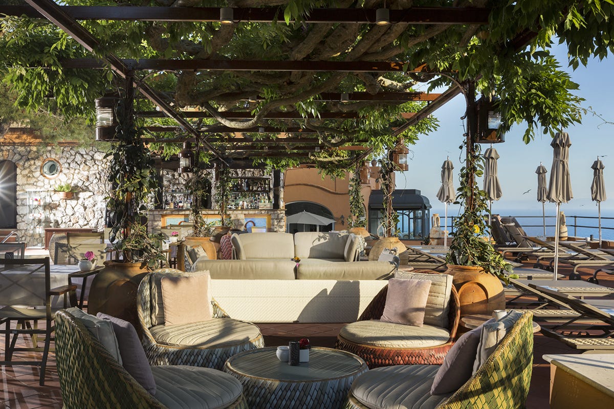 Gin Club  American Bar Monzu` La magia di Capri in una casa: benvenuti all’Hotel Punta Tragara