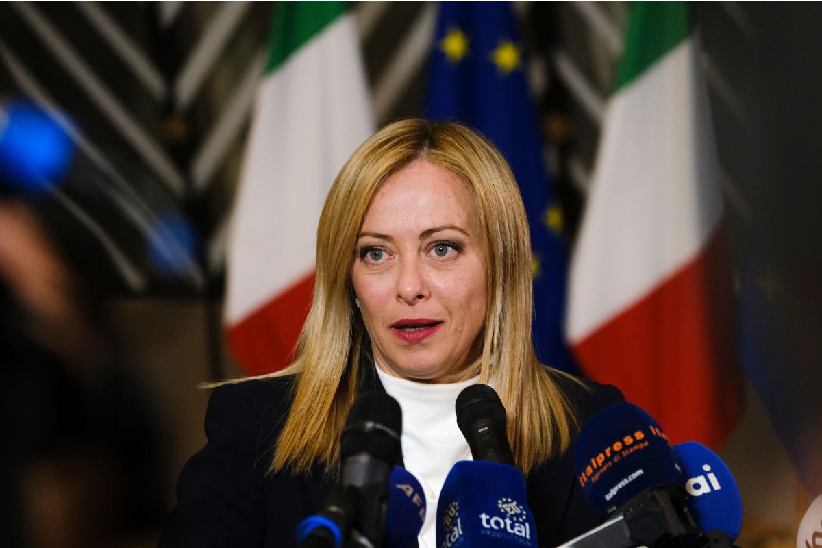 Giorgia Meloni, presidente del Consiglio Concessioni balneari passo indietro di Fratelli d'Italia. Salta la proroga?