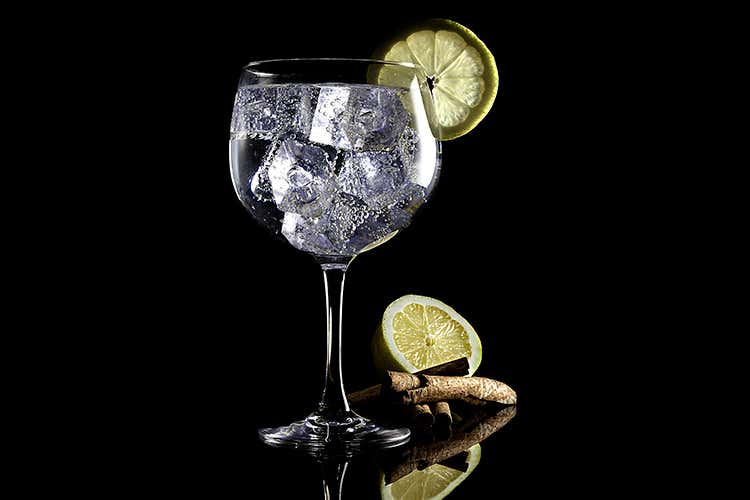 Il 13 giugno è la giornata mondiale del Gin - Miscelato o liscio, italiano o estero Il gin si festeggia il 13 giugno