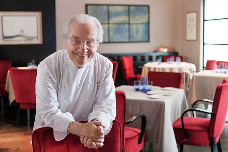Gualtiero Marchesi (Giovani cuochi sulle tracce di Marchesi Regione Lombardia indice un premio) Gualtiero Marchesi (Giovani cuochi sulle tracce di Marchesi Regione Lombardia indice un premio)