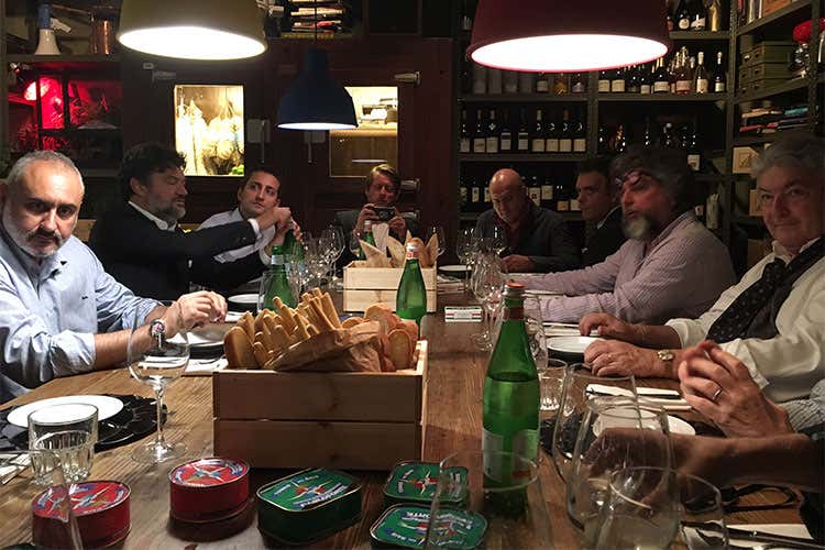 Giri di Vite Vino, Champagne e tonno di qualità Giri di Vite Vino, Champagne e tonno di qualità