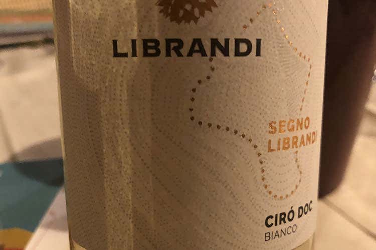 Cirò Doc bianco (Giri di Vite, passa dal Tramvia la nuova linea Segno Librandi) Cirò Doc bianco (Giri di Vite, passa dal Tramvia la nuova linea Segno Librandi)