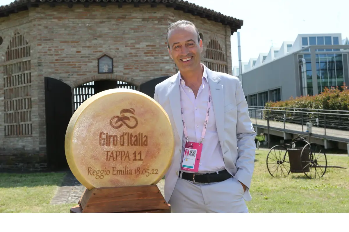 Nicola Bertinelli presidente Consorzio Parmigiano Reggiano Parmigiano Reggiano sul traguardo del Giro d&rsquo;Italia