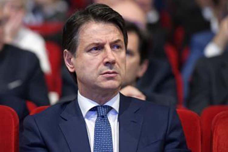 Giuseppe Conte - Conte prepara la Fase 2 Misure allentate, ma con cautela