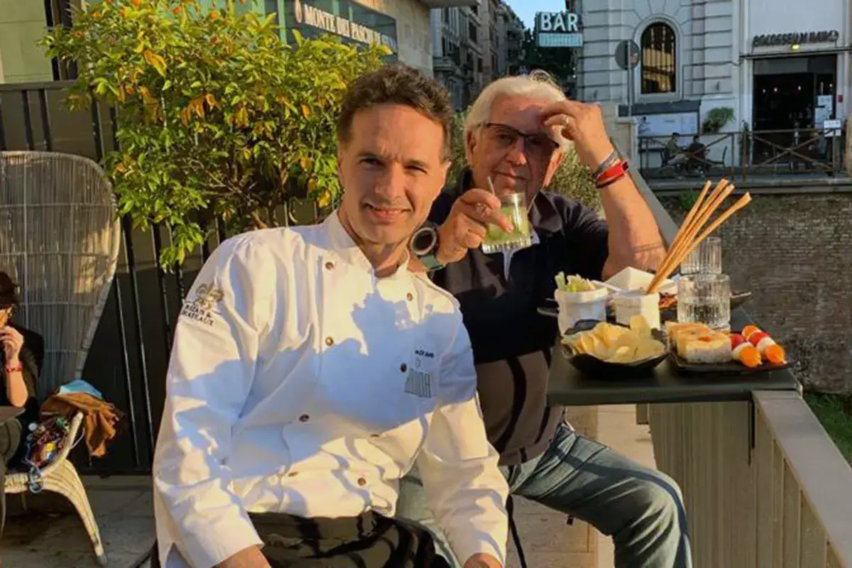Jerry Bortolan insieme a Giuseppe Di Iorio, vincitore del sondaggio nella categoria &ldquo;Cuochi&rdquo; Jerry Bortolan, il nome pi&ugrave; cliccato del sondaggio Personaggio dell&rsquo;anno