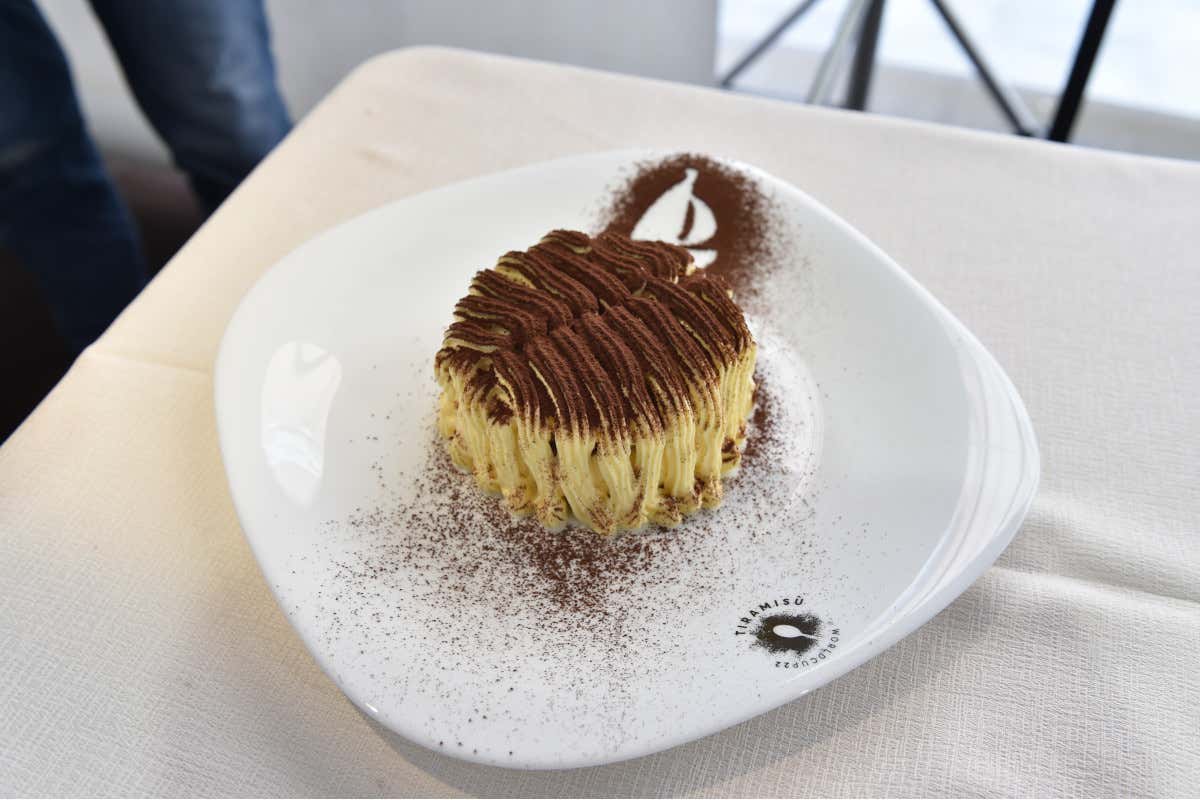 Il tiramisù tradizionale di Giuseppe Salvador Tiramisù World Cup 2022, i campioni sono Giuseppe Salvador e Marina Summa Il tiramisù tradizionale di Giuseppe Salvador Tiramisù World Cup 2022, i campioni sono Giuseppe Salvador e Marina Summa