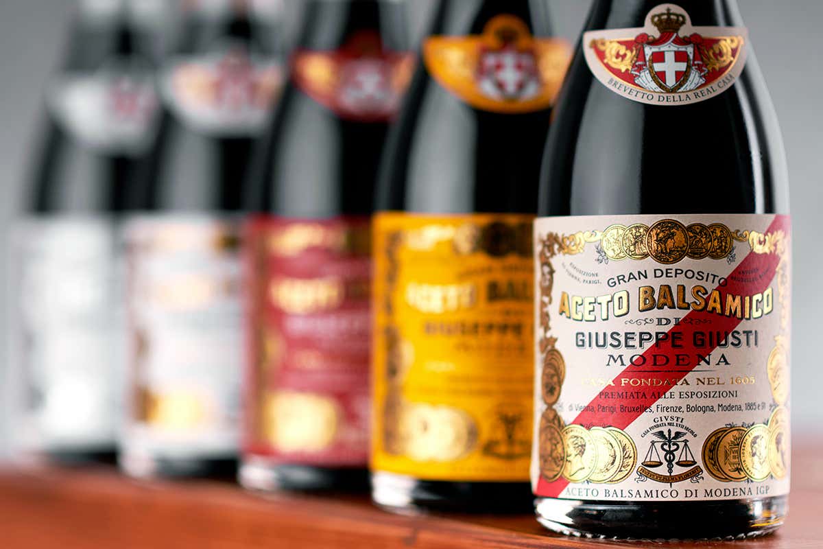 Acetaia Giusti, 17 generazioni di una famiglia al servizio del Balsamico di Modena Acetaia Giusti, 17 generazioni di una famiglia al servizio del Balsamico di Modena