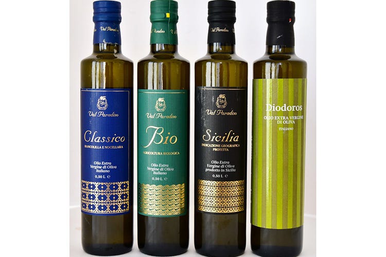 (Gli Evo siciliani di Val Paradiso Profumata estrazione da olive verdi)