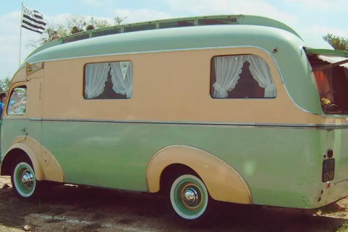 Goelette Notin. Fonte: dannatavintage.com Camper, ritorno al futuro. I trend d’autunno: agrisoste gratis e itinerari gourmet