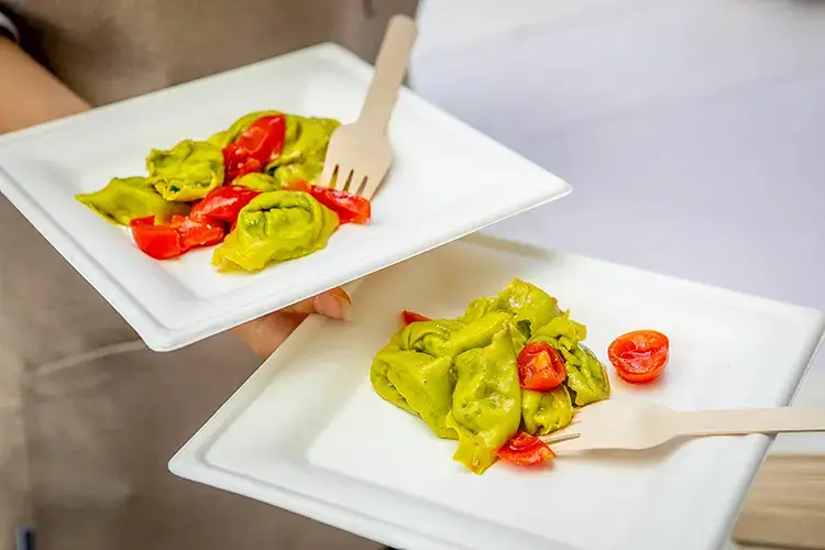 Tortelli con basilico, robiola, pomodorini e olio extravergine Garda Dop