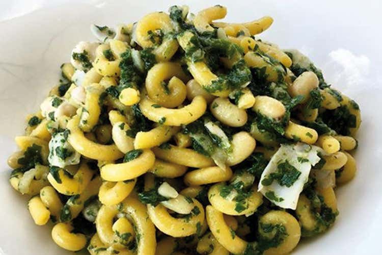 Gramigna con le seppie, bietoline e fagioli toscanelli