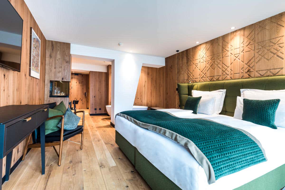 una camera del GranBaita GranBaita, un 5 stelle a Selva per design, cucina e wellness una camera del GranBaita GranBaita, un 5 stelle a Selva per design, cucina e wellness