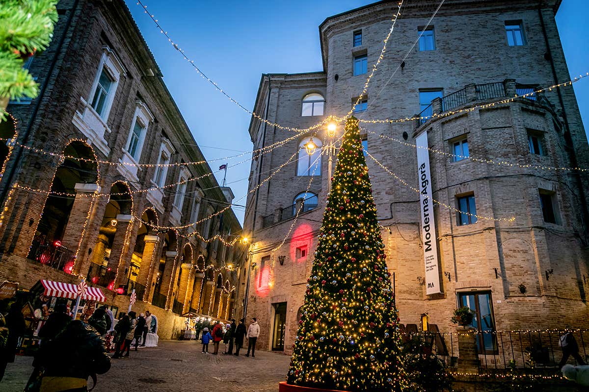 Il Natale nel borgo marchigiano di Corinaldo incanta fino al 6 gennaio