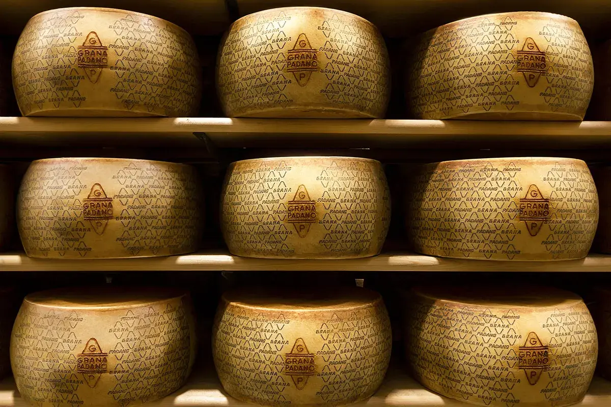Nella Bergamasca imprenditore morto schiacciato da 25mila forme di Grana Padano