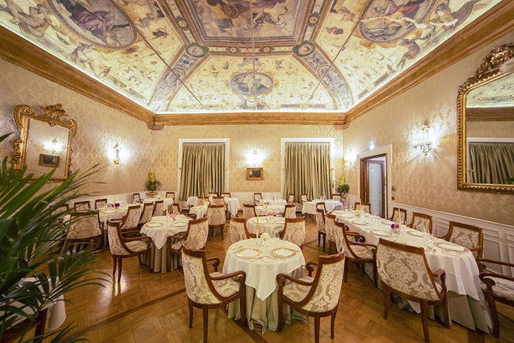 La sala del ristorante (Grand Hotel Majestic Bollito e tartufi nel menu autunnale)