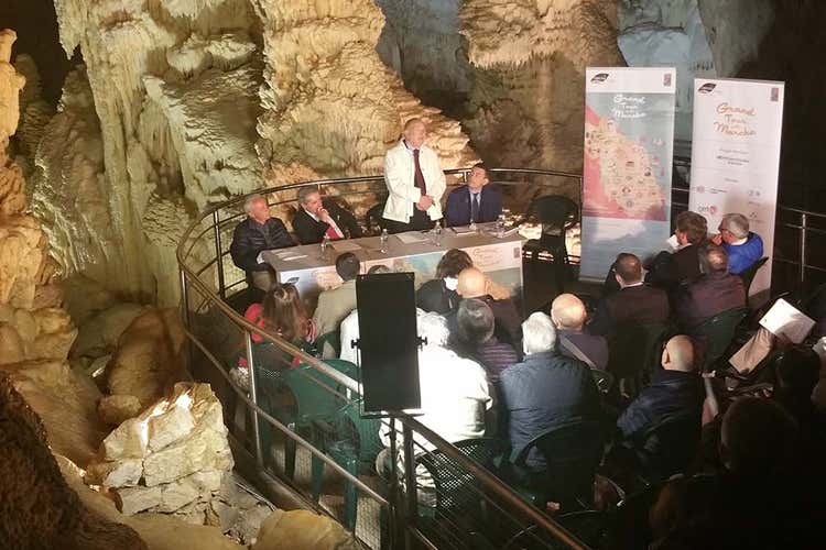 Grand Tour delle Marche Circuito tra le bellezze regionali Grand Tour delle Marche Circuito tra le bellezze regionali