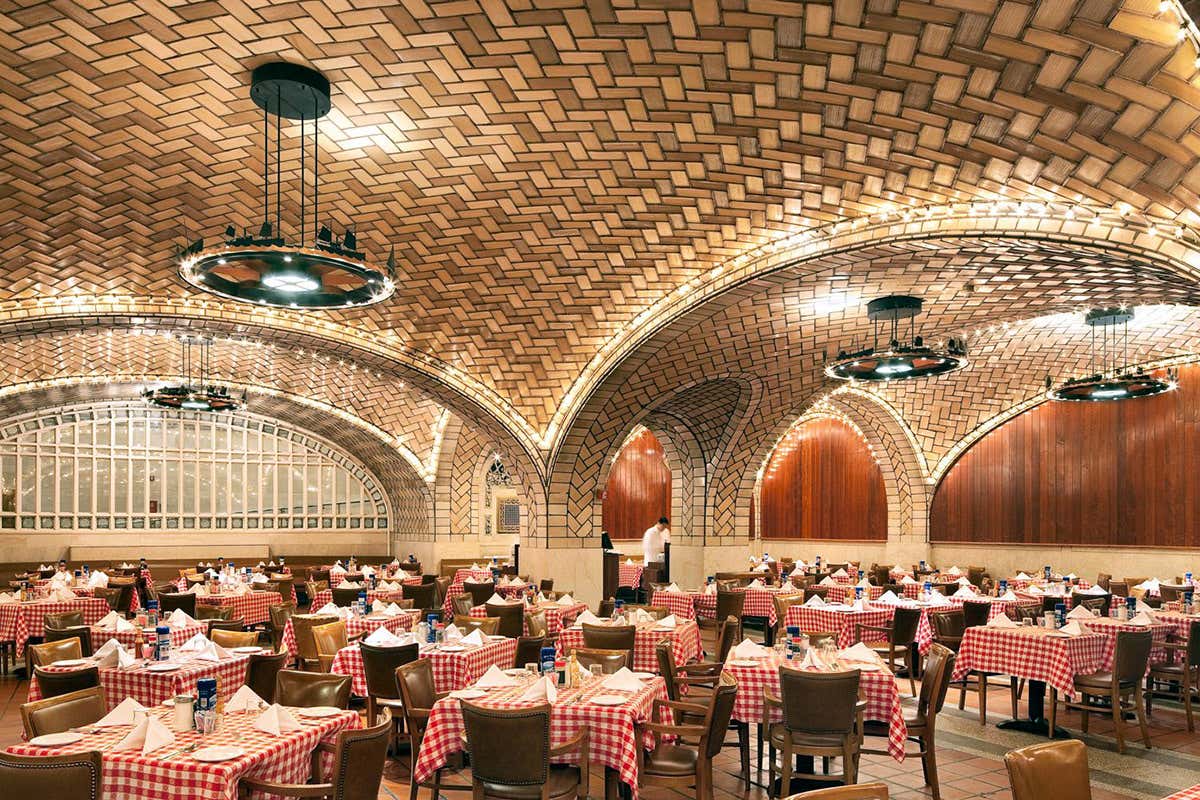 Oyster Bar a Grand Central New York. Foto: Christopher PayneEsto Il 7 settembre riapre lo storico Oyster Bar a Grand Central New York Oyster Bar a Grand Central New York. Foto: Christopher PayneEsto Il 7 settembre riapre lo storico Oyster Bar a Grand Central New York