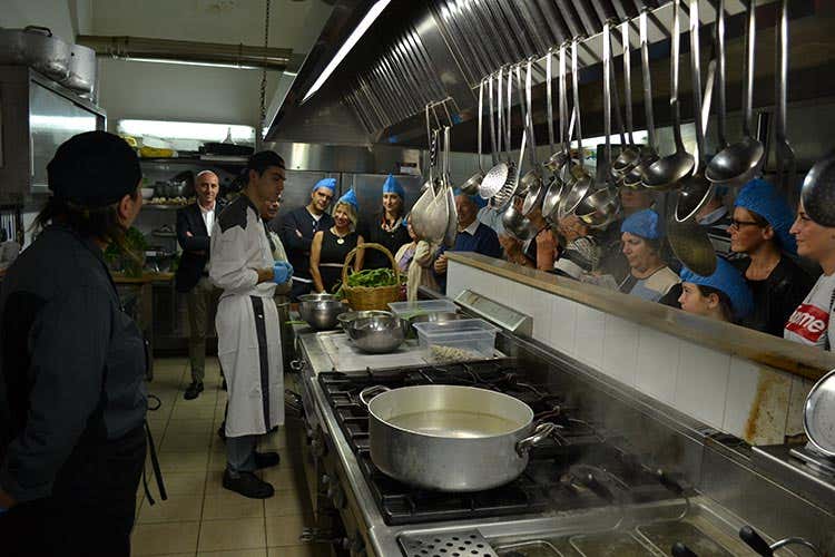 (Grande successo per Cucine aperte Eccellenze pugliesi in 26 strutture) (Grande successo per Cucine aperte Eccellenze pugliesi in 26 strutture)
