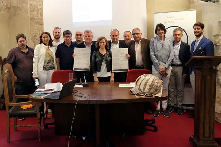 Grani futuri, in 15mila alla 1ª edizione Prende vita il Manifesto futurista del pane Grani futuri, in 15mila alla 1ª edizione Prende vita il Manifesto futurista del pane