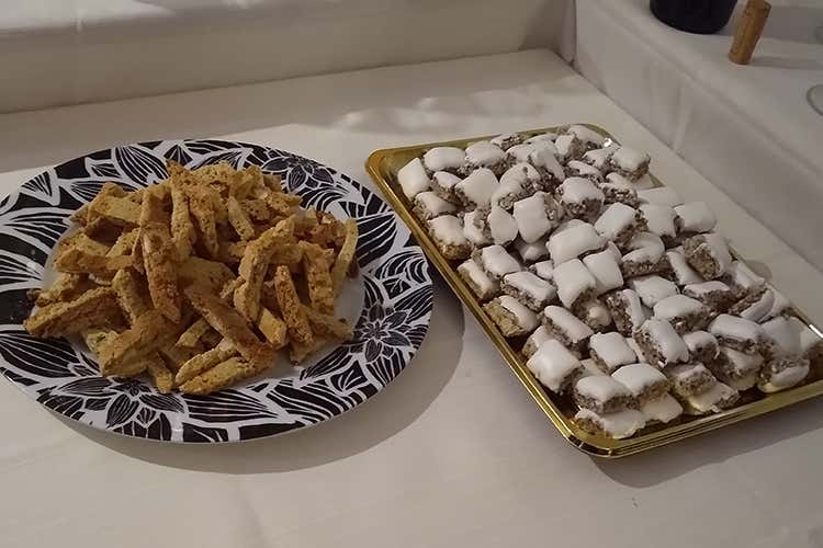 Dolci tipici salentini (Grano, olio, vino e mare Il Salento tra gusto e bellezza) Dolci tipici salentini (Grano, olio, vino e mare Il Salento tra gusto e bellezza)