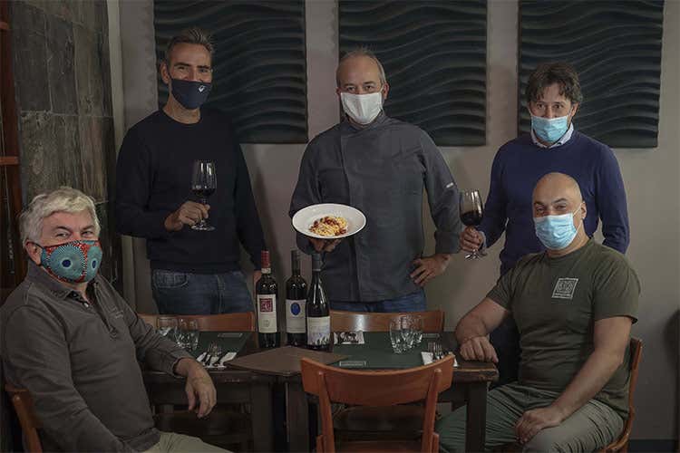 I 5 soci titolari del locale - Grappolo d'Oro a Campo de' Fiori Piatti della Roma di un tempo