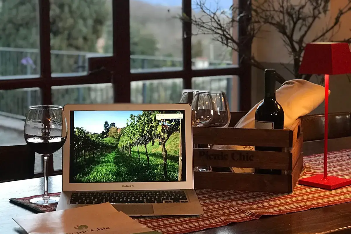 Cambiare aria: smart working in agriturismo con Picnic Chic Smart Working? Green Working! Lavorare s&igrave;, ma nella natura