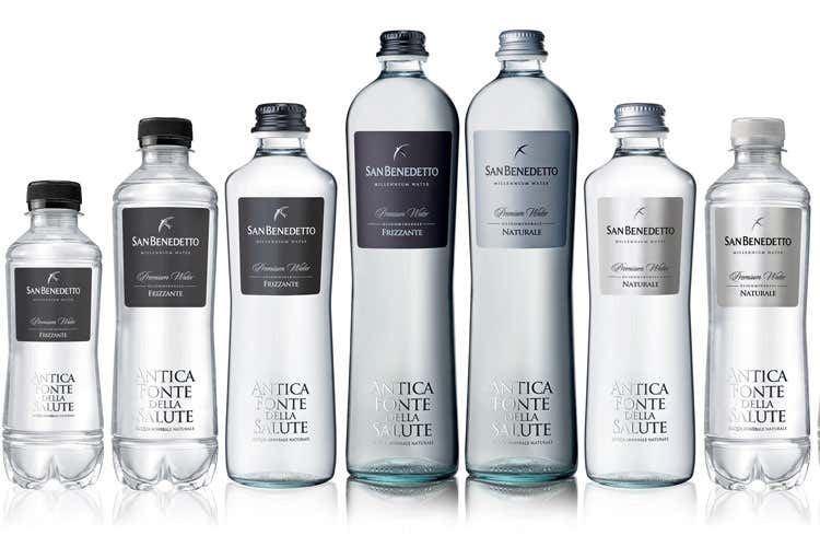 (San Benedetto porta al Vinitaly l’acqua minerale nella lattina) (San Benedetto porta al Vinitaly l’acqua minerale nella lattina)