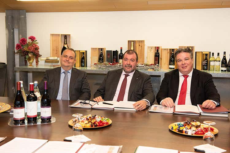 Francesco Giovannini, Luca Rigotti e Stefano Fambri (Gruppo Mezzacorona, il secondo bilancio di un processo che punta alla sostenibilità) Francesco Giovannini, Luca Rigotti e Stefano Fambri (Gruppo Mezzacorona, il secondo bilancio di un processo che punta alla sostenibilità)