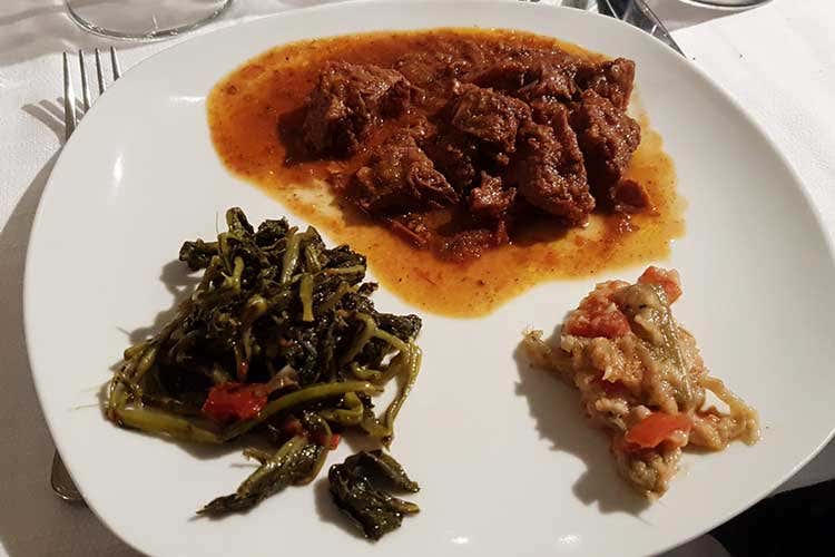 Stracotto di vacca (Guida Osterie d&rsquo;Italia 2018 di Slow Food 275 le Chiocciole, 176 i nuovi inserimenti)