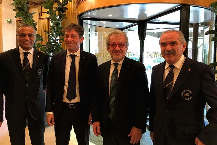 Hosam Eldin, Fabrizio Sala, Roberto Maroni e Fiorenzo Detti (Guida ViniPlus, eccellenze lombarde 124 etichette con 4 Rose Camune)