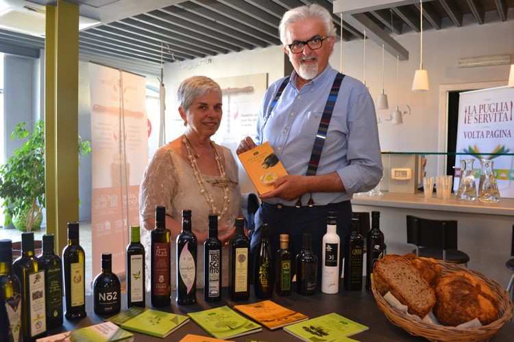 Guida agli extravergini di Puglia 10 anni festeggiati con 25 extra top Guida agli extravergini di Puglia 10 anni festeggiati con 25 extra top