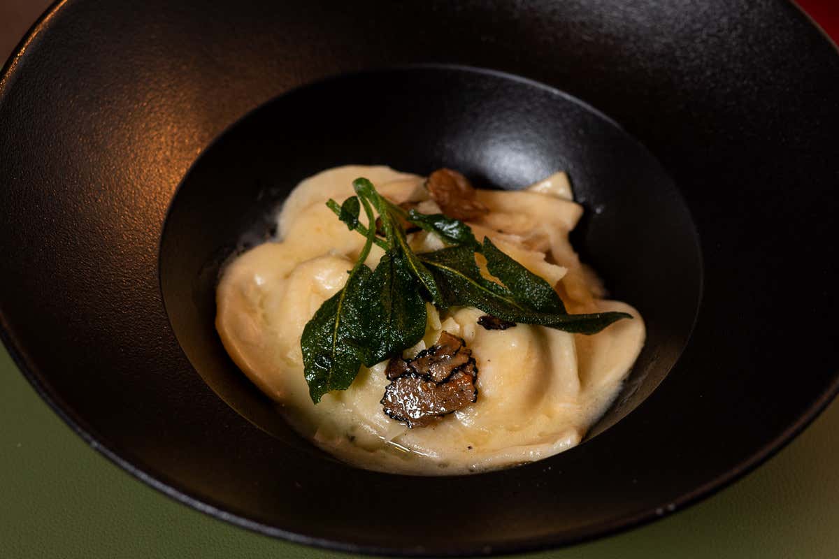 Dalla tradizione ai piatti gourmet: come cambiano i ravioli in Italia