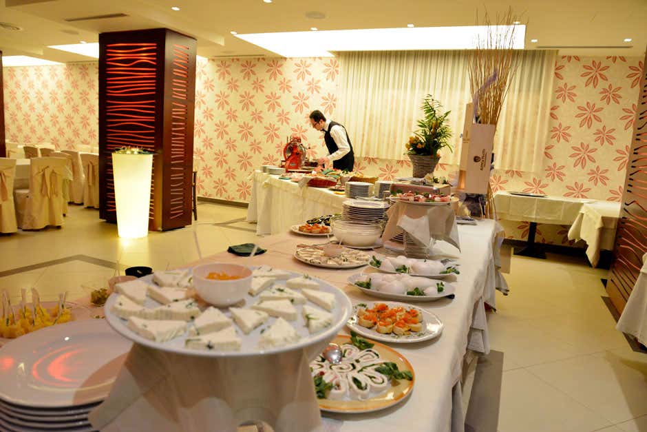 L'Hotel Corona è uno tra i migliori alberghi della nota località dove tanti turisti si affollano per venerare San Pio da Pietrelcina Puglia e Basilicata: i ristoranti da non perdere per Pasqua