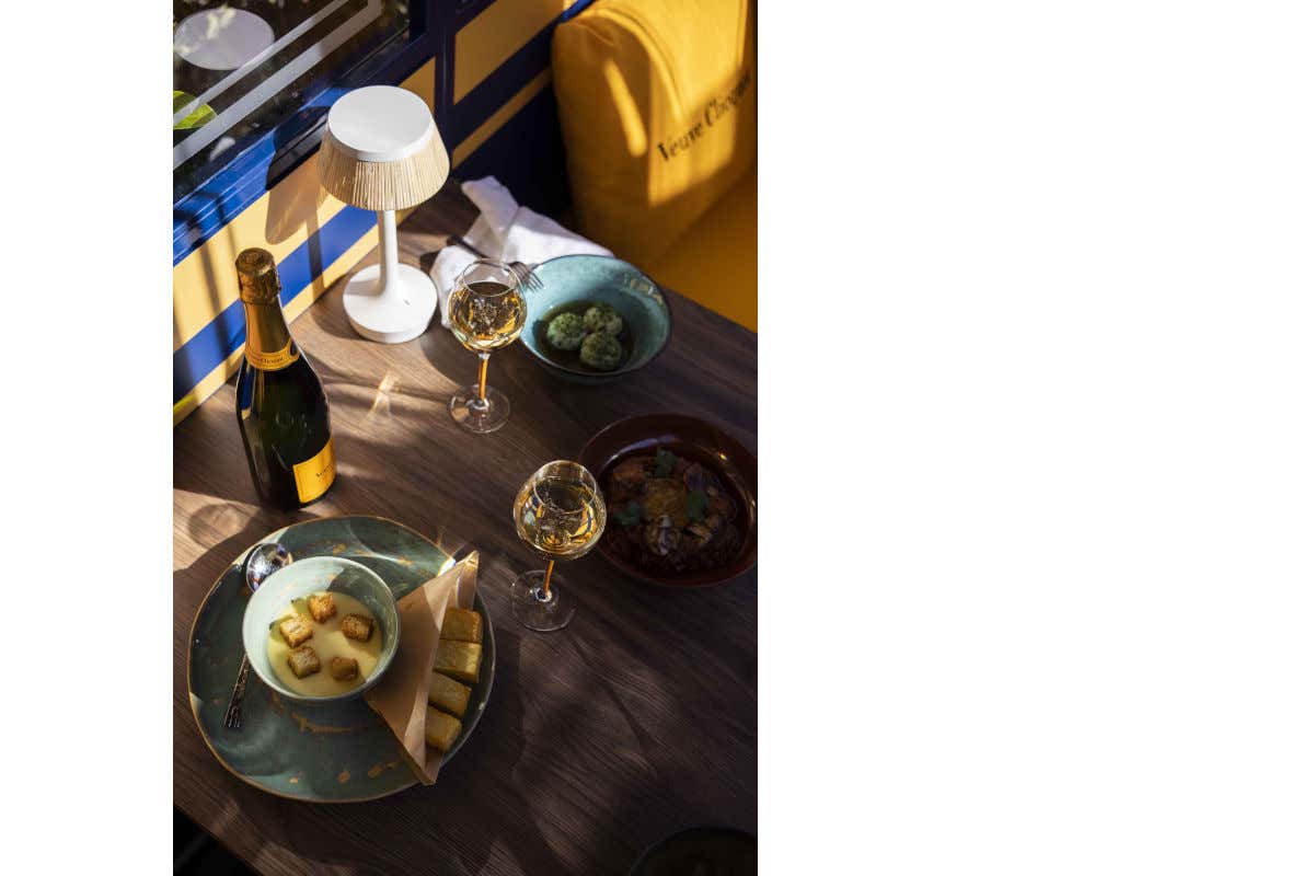 Champagne e terrazza per un viaggio Reims - Roma Champagne e terrazza per un viaggio Reims - Roma