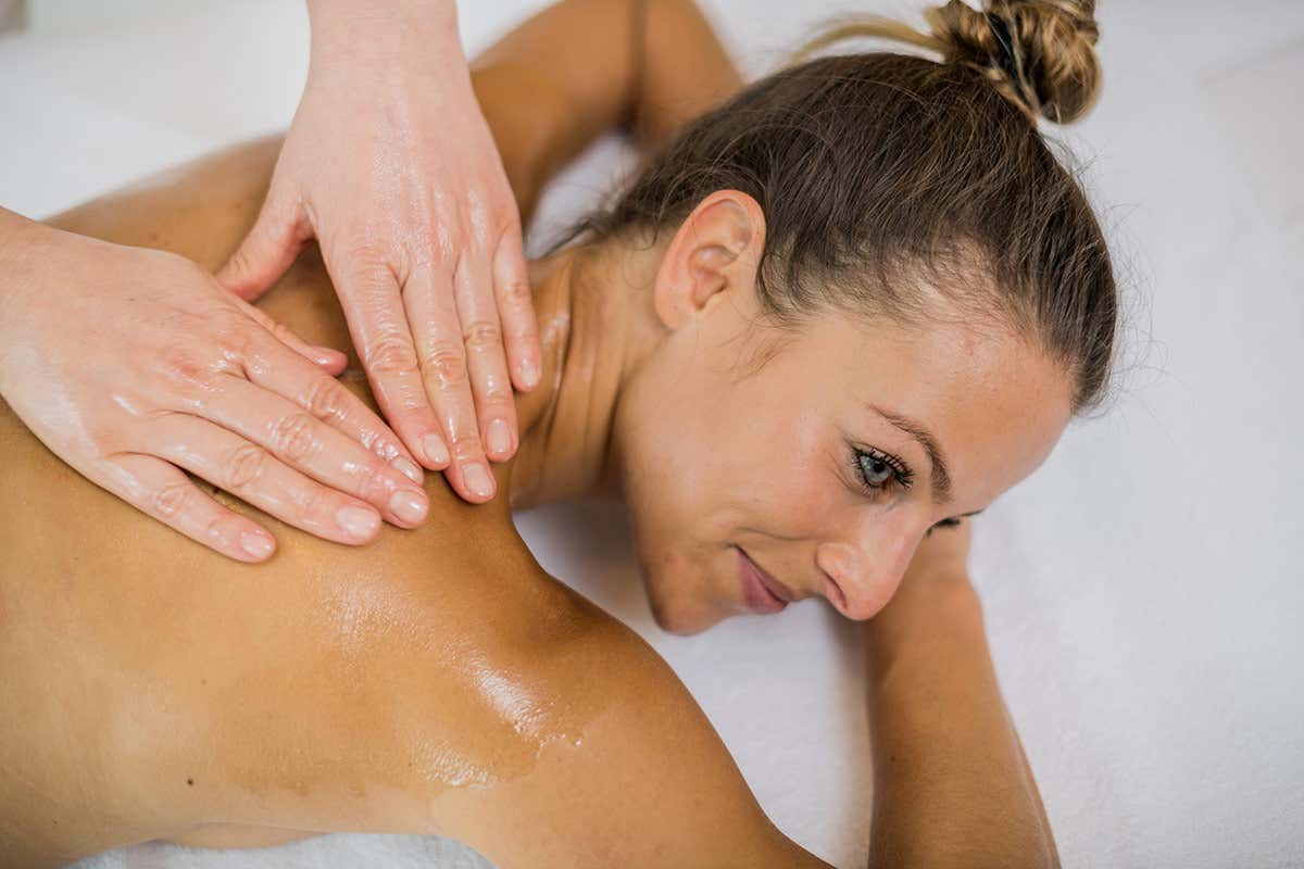 Massaggi e rituali di purificazione all'interno della rinnovata area beauty, eseguiti utilizzando l'efficacia delle erbe officinali del territorio altoatesino